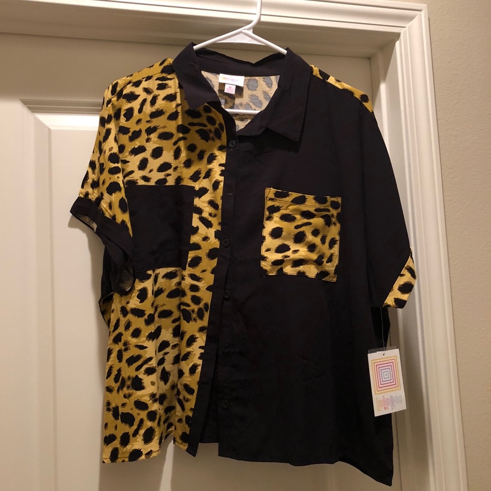 Lularoe Amy leopard top size medium